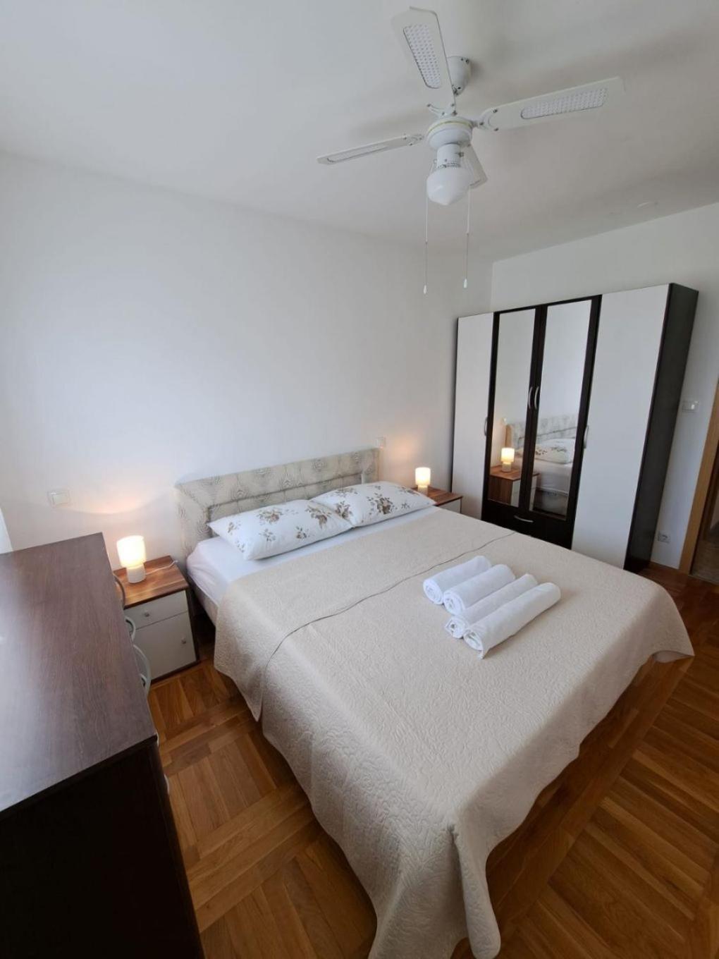 Apartment Slava - Close To The Mall Сплит Екстериор снимка
