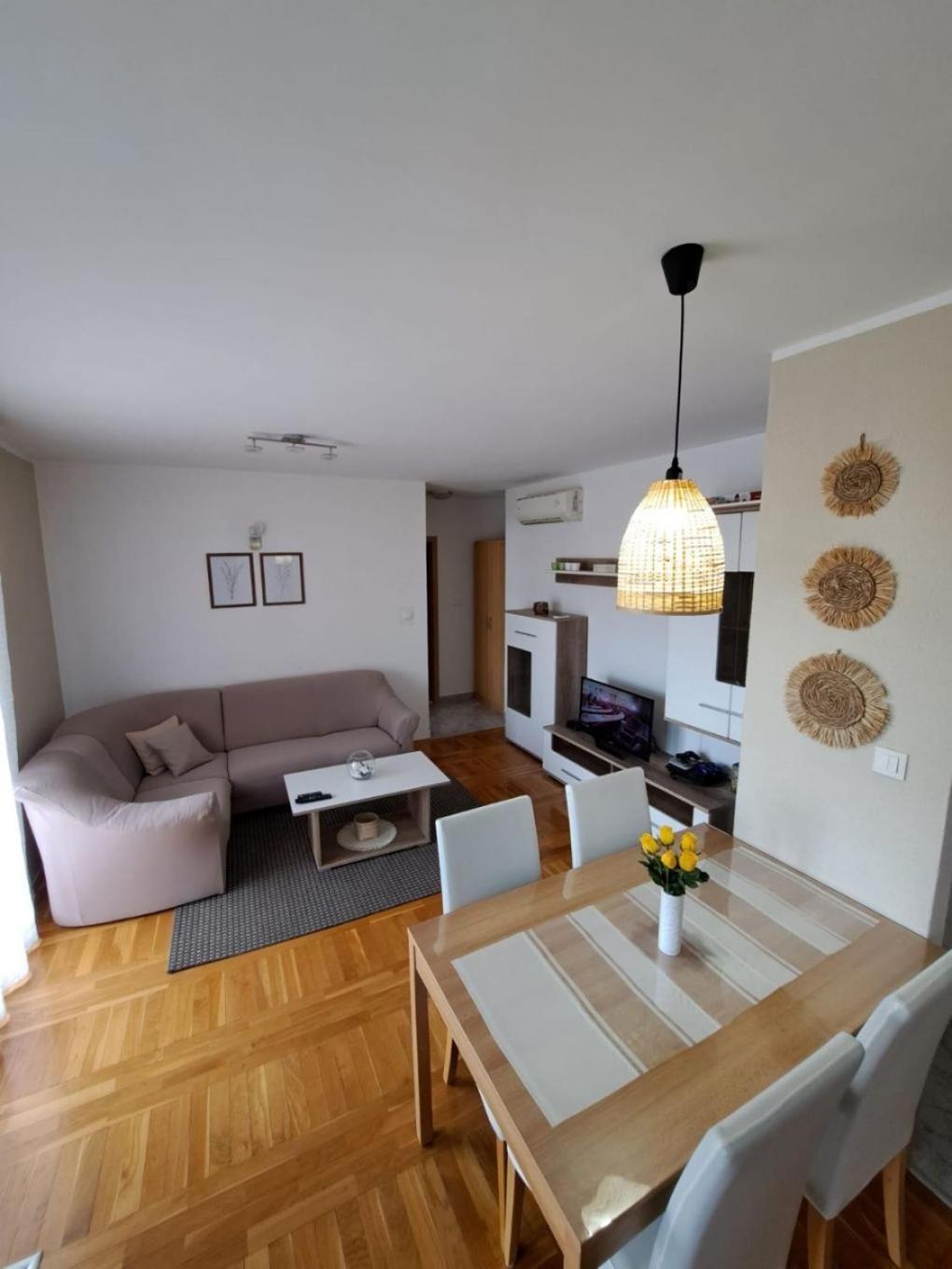 Apartment Slava - Close To The Mall Сплит Екстериор снимка